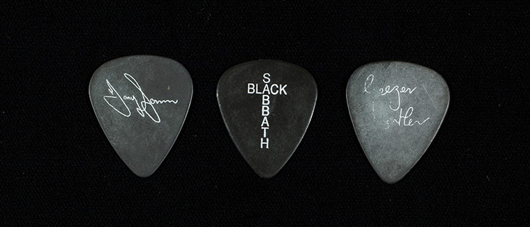 Black-Sabbath-plectrums-009