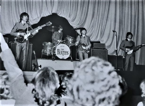 0 beatles-perform